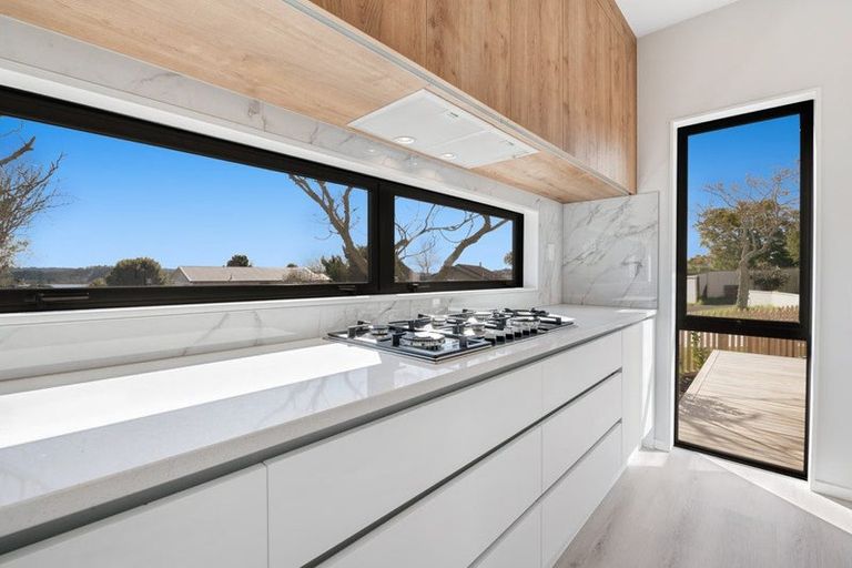 Photo of property in 11a Merida Place, Unsworth Heights, Auckland, 0632