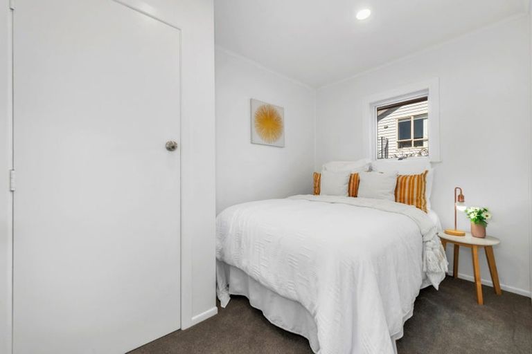 Photo of property in 2/45 Denbigh Avenue, Mount Roskill, Auckland, 1041