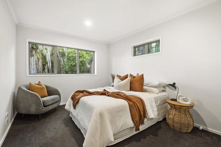 Photo of property in 18 Greenleaf Way, Northcross, Auckland, 0630