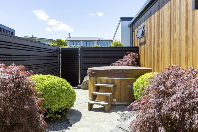 Photo of property in 10 Karapoto Lane, Rainbow Point, Taupo, 3330