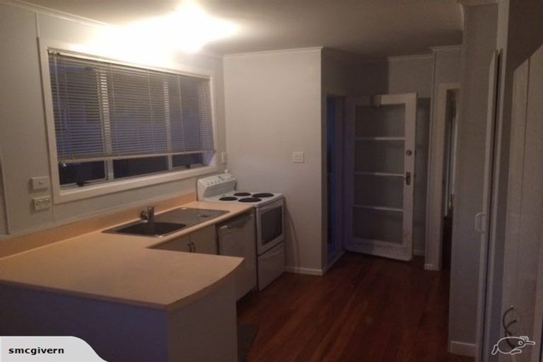 Photo of property in 6 Ozich Avenue, Te Atatu South, Auckland, 0610