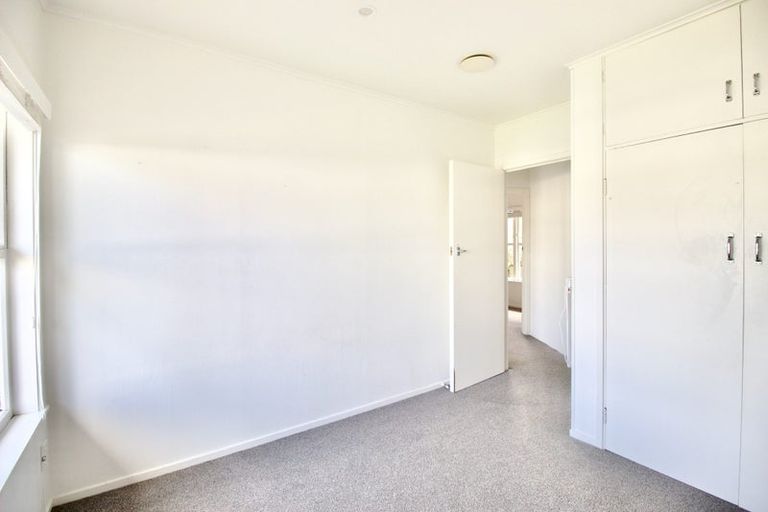 Photo of property in 3b Lake Pupuke Drive, Takapuna, Auckland, 0622