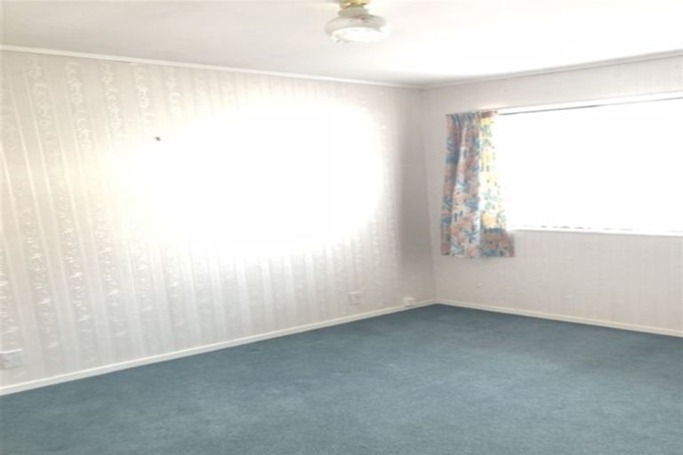 Photo of property in 1/4267 Great North Road, Glendene, Auckland, 0602