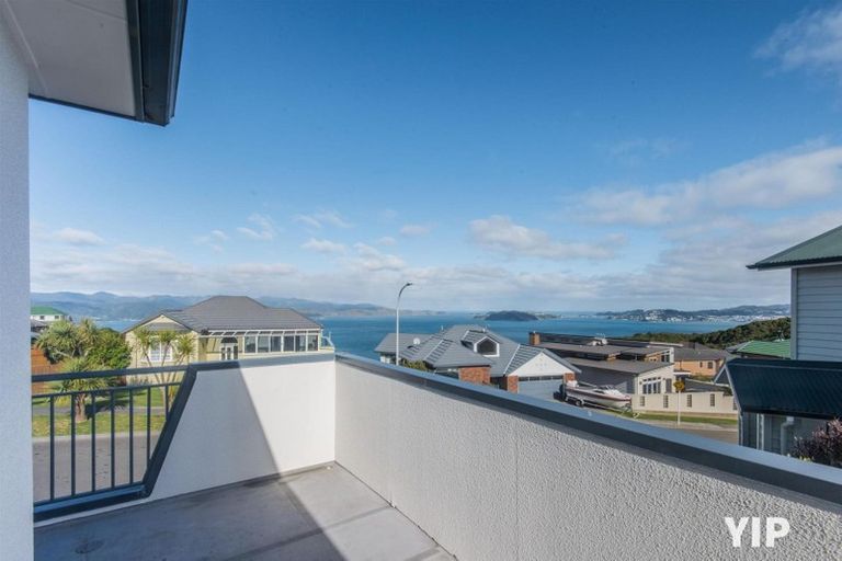 Photo of property in 59 Dress Circle, Newlands, Wellington, 6037