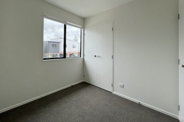 Photo of property in 5/60 Kelman Road, Kelston, Auckland, 0602