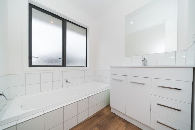 Photo of property in 134 Johnstone Drive, Fitzherbert, Palmerston North, 4410