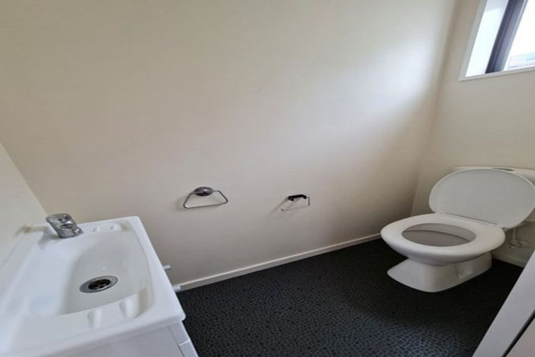 Photo of property in 300 Riccarton Road, Upper Riccarton, Christchurch, 8041