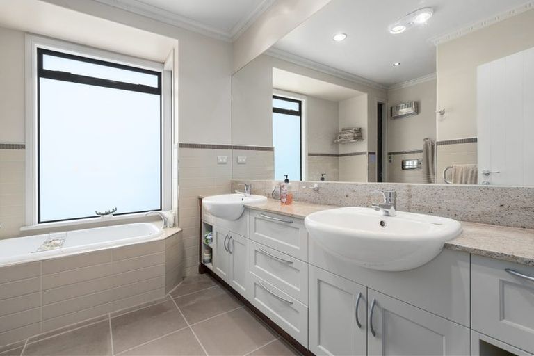 Photo of property in 17 Cooneys Drive, Matua, Tauranga, 3110