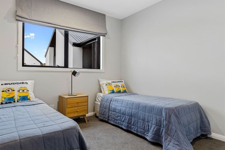 Photo of property in 6 Old Stone Lane, Cracroft, Christchurch, 8022