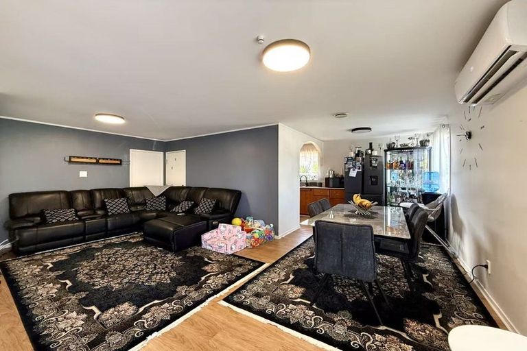 Photo of property in 38 Larissa Avenue, Henderson, Auckland, 0610