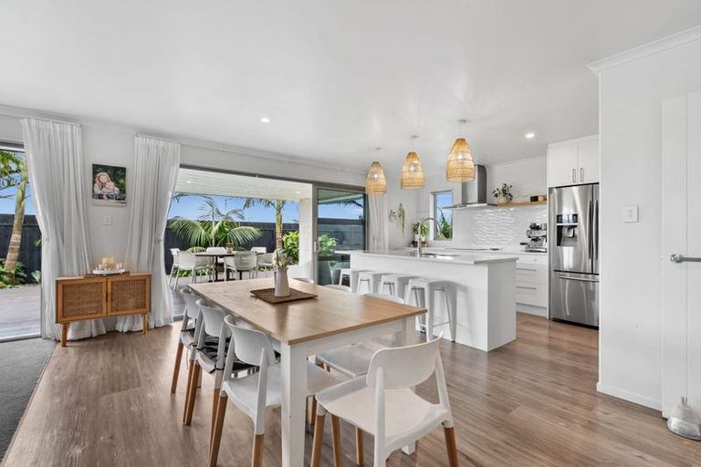 Photo of property in 24 Ferry Road, Waipu, 0510