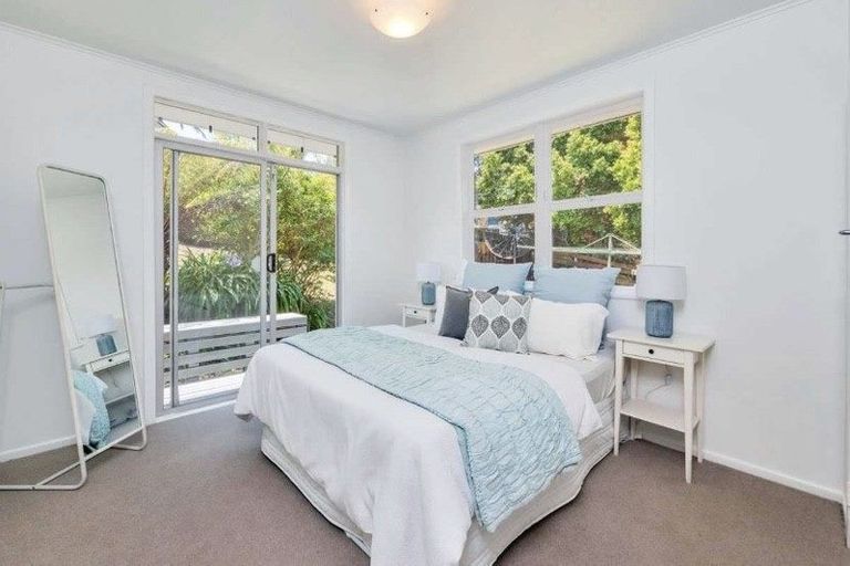 Photo of property in 66 Bond Crescent, Forrest Hill, Auckland, 0620
