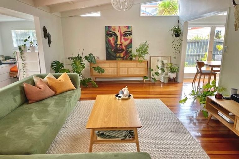 Photo of property in 1/47 Selwyn Crescent, Forrest Hill, Auckland, 0620