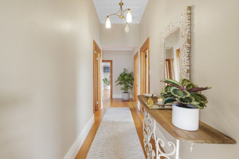 Photo of property in 72 Palmerston Road, Birkenhead, Auckland, 0626