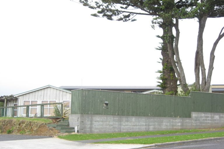 Photo of property in 3 Shearer Drive, Oakura, 4314