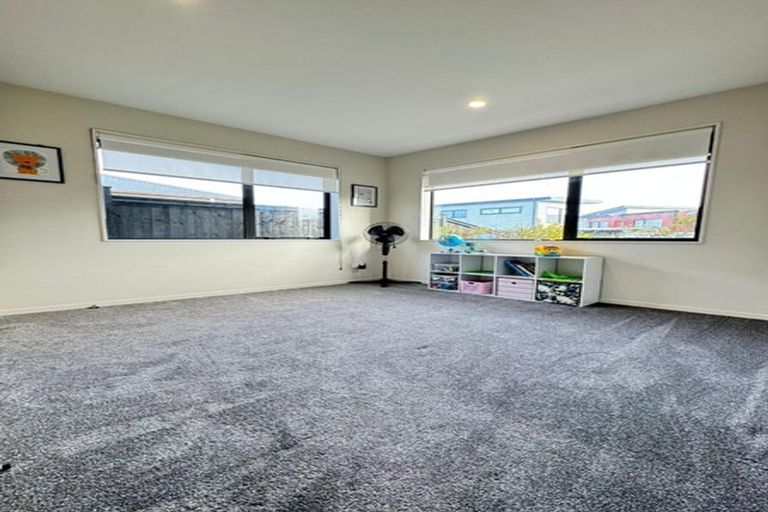 Photo of property in 8 Pakaraka Drive, Papakura, 2110