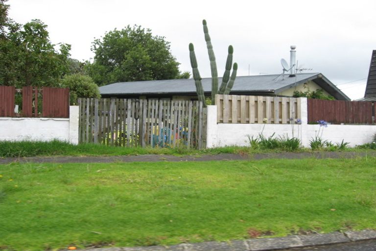 Photo of property in 8 Kiekie Road, Mangere Bridge, Auckland, 2022
