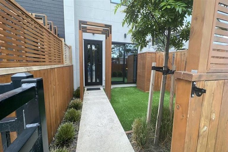 Photo of property in 86b Vodanovich Road, Te Atatu South, Auckland, 0610