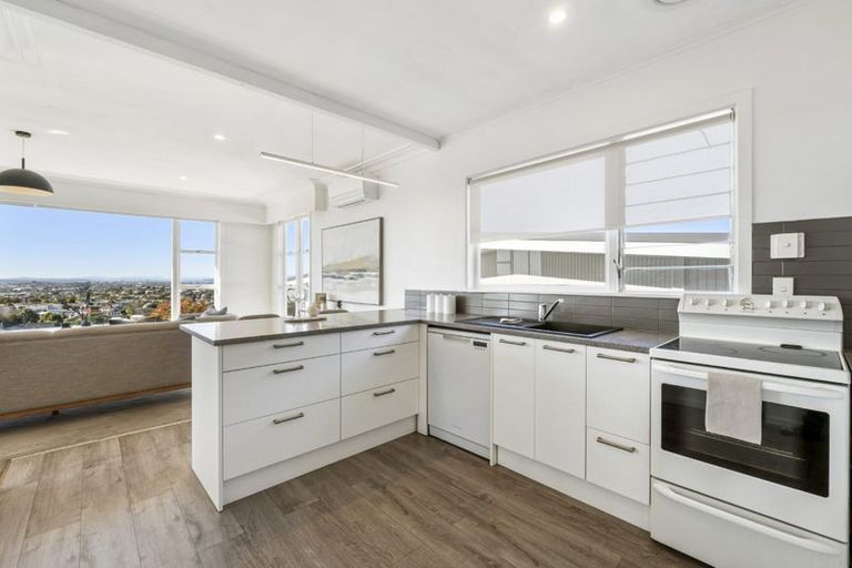 Photo of property in 21 Speedy Crescent, Hillcrest, Auckland, 0627