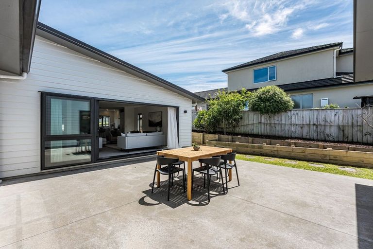 Photo of property in 9 Paparoa Crescent, Aotea, Porirua, 5024