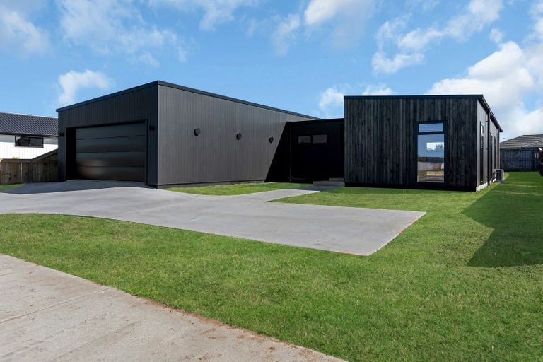 Photo of property in 25 Kapiakauri Road, One Tree Point, 0118