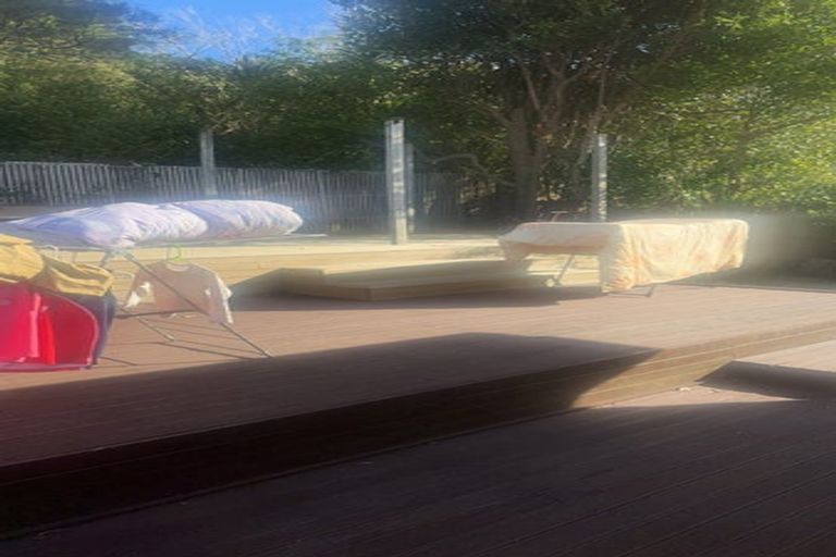 Photo of property in 22 Jenanne Place, Totara Vale, Auckland, 0629