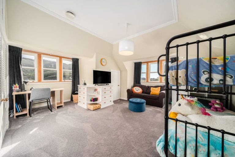 Photo of property in 28 Handyside Street, Tawa, Wellington, 5028