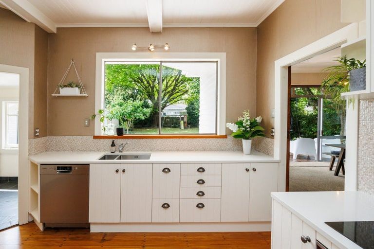 Photo of property in 11 Elmira Avenue, Hokowhitu, Palmerston North, 4410