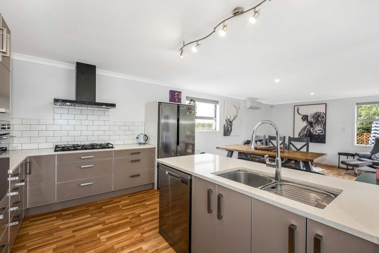 Photo of property in 107 Kenmore Street, Newlands, Wellington, 6037