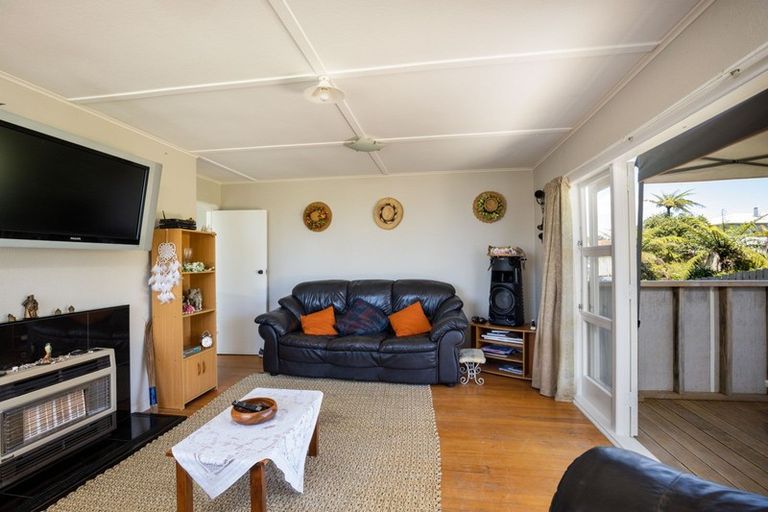 Photo of property in 33 Banks Street, Marfell, New Plymouth, 4310
