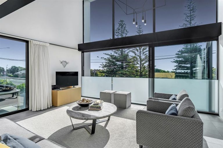 Photo of property in 2 Marriner Street, Sumner, Christchurch, 8081