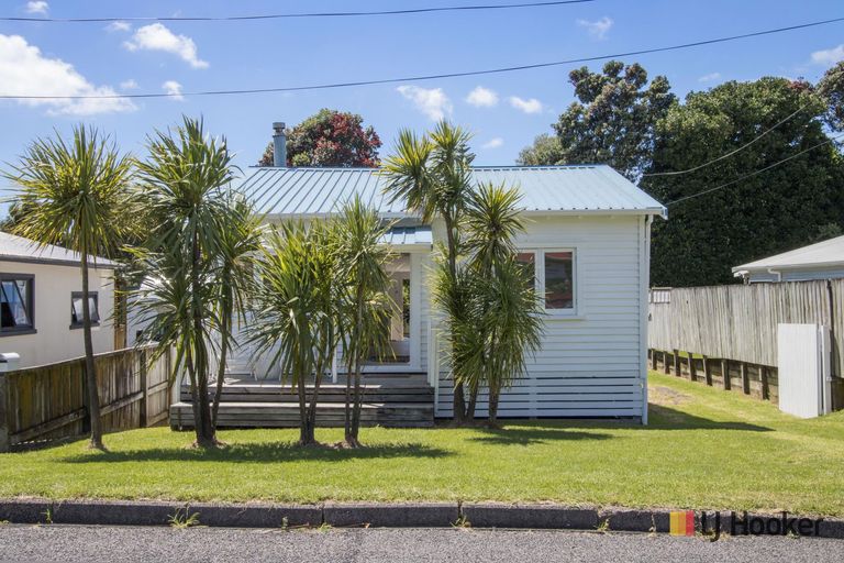 Photo of property in 18 Marine Avenue, Waihi Beach, 3611