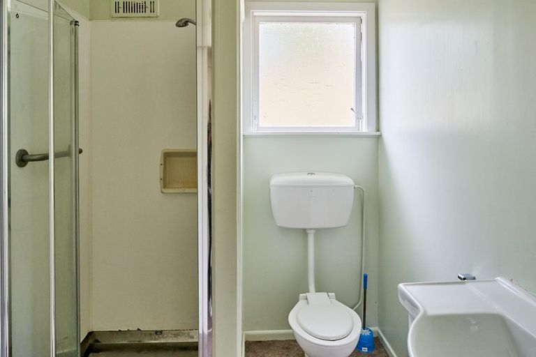 Photo of property in 4 Thomson Grove, Stokes Valley, Lower Hutt, 5019