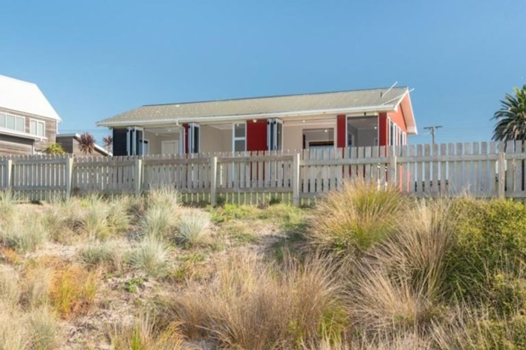 Photo of property in 107 Karewa Parade, Papamoa Beach, Papamoa, 3118