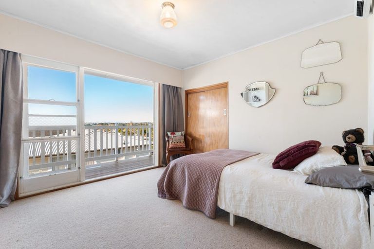 Photo of property in 15 Jaemont Avenue, Te Atatu South, Auckland, 0610