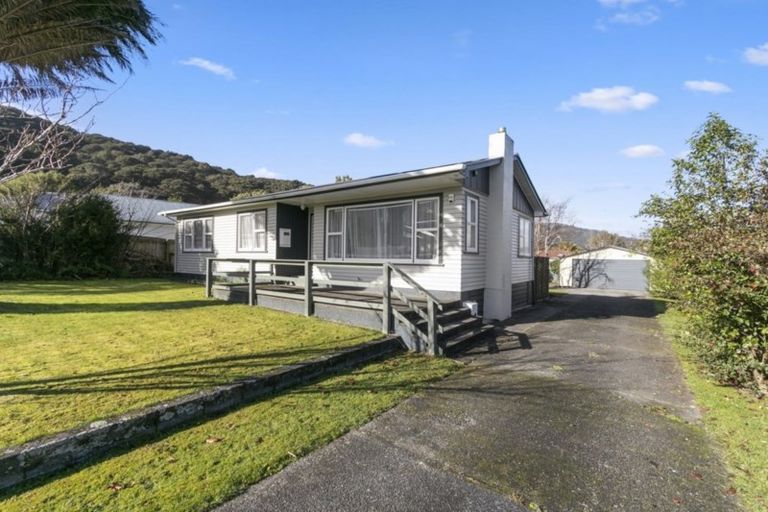 Photo of property in 26 Wright Street, Wainuiomata, Lower Hutt, 5014