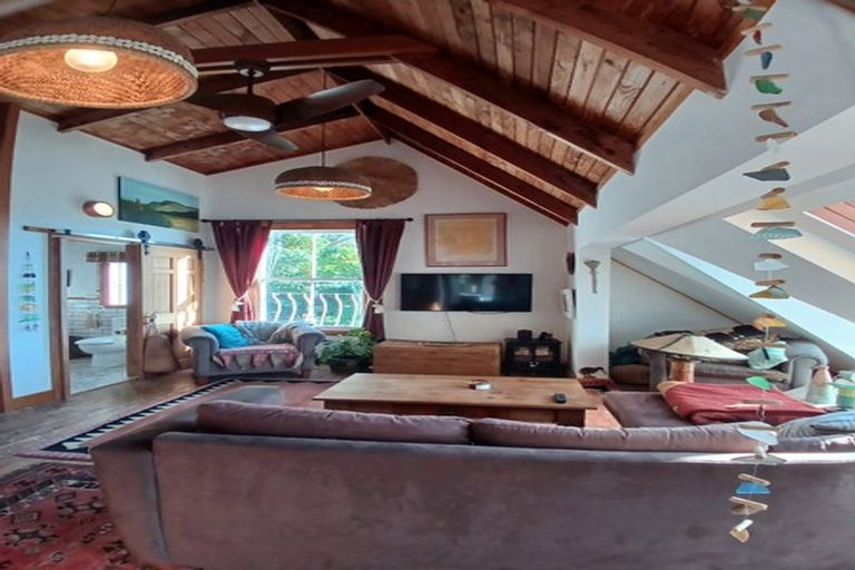 Photo of property in 102 Beach Road, Onerahi, Whangarei, 0110