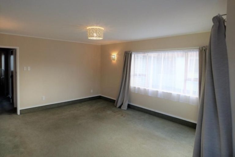 Photo of property in 17a Edgewater Parade, Waiuku, 2123