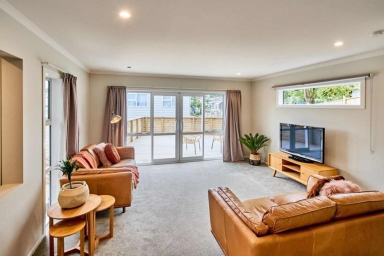 Photo of property in 7/20 Glanmire Road, Newlands, Wellington, 6037