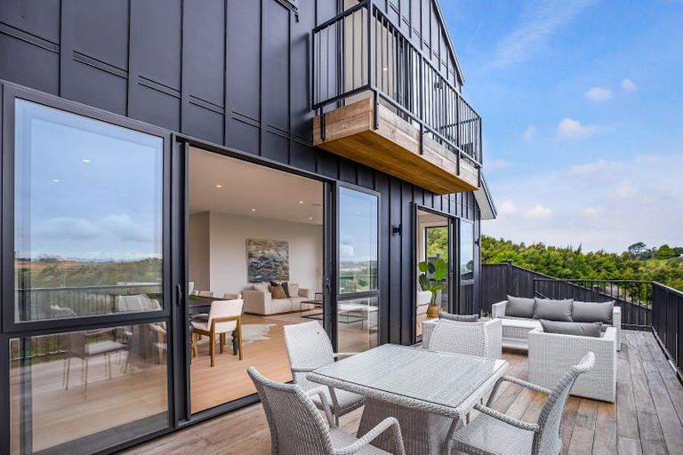 Photo of property in 40 Paparahi Place, Wainui, 0992