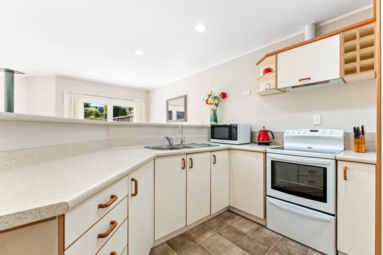 Photo of property in 16 Palmgreen Court, Stanmore Bay, Whangaparaoa, 0932