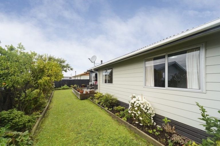 Photo of property in 35 Peter Hall Drive, Kelvin Grove, Palmerston North, 4414