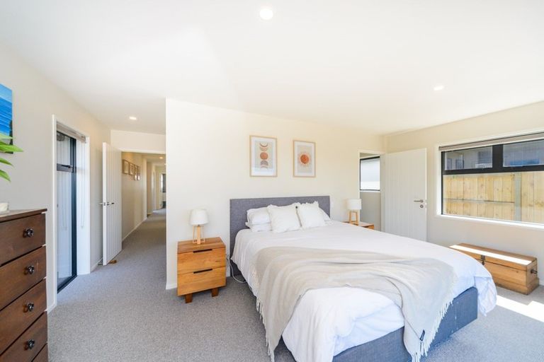 Photo of property in 48 Vaucluse Heights, Fitzherbert, Palmerston North, 4410