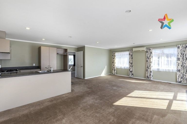 Photo of property in 35 Woodland Mews, Wainuiomata, Lower Hutt, 5014