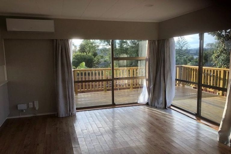 Photo of property in 2/13 Dakota Avenue, Beach Haven, Auckland, 0626