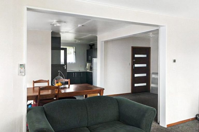 Photo of property in 17 Mclean Street, Woodville, 4920