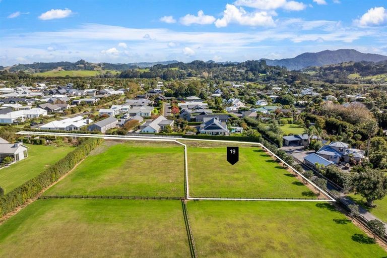 Photo of property in 19 Sandpiper Avenue, Point Wells, 0986