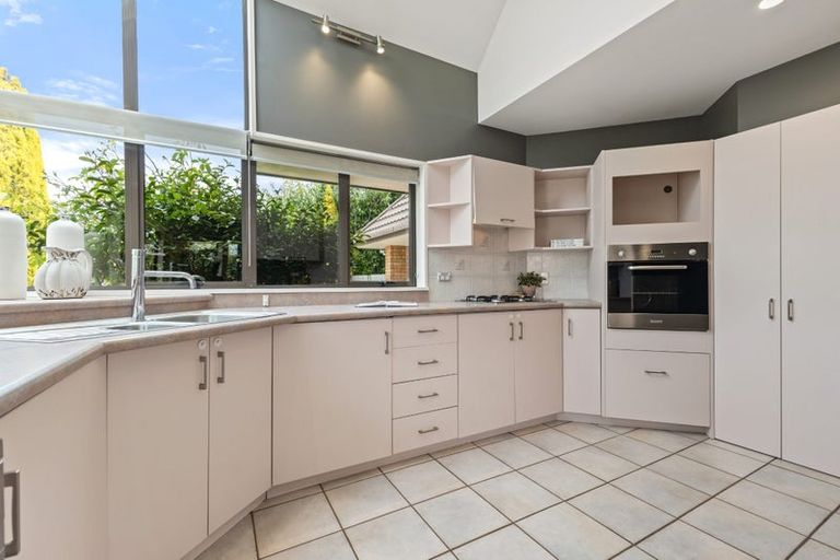 Photo of property in 2 Lantern Lane, Halswell, Christchurch, 8025