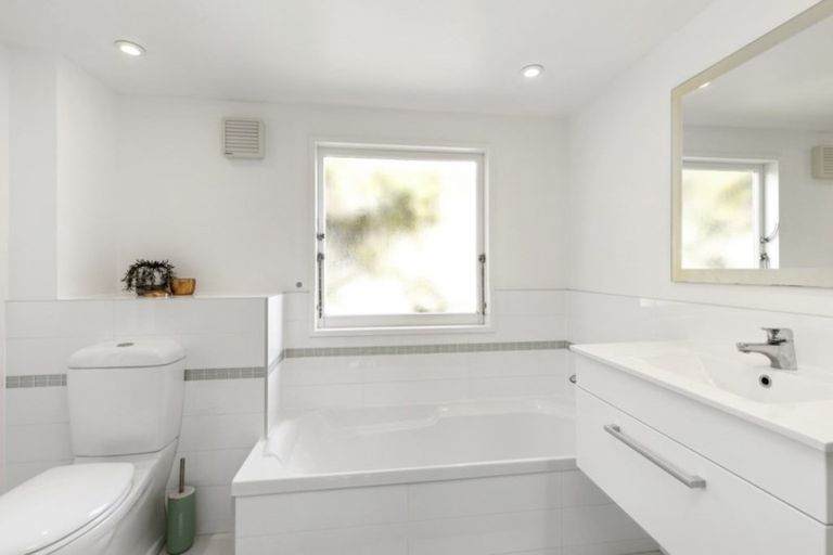 Photo of property in 15 Haast Close, Kelson, Lower Hutt, 5010