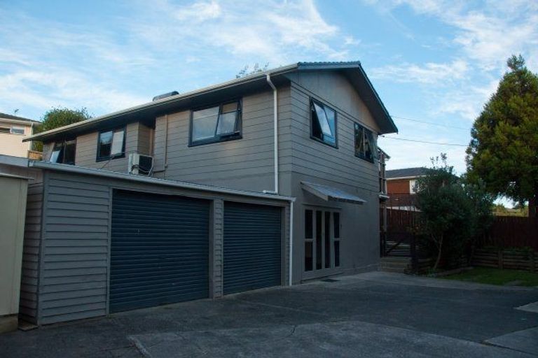 Photo of property in 1/6 Makora Road, Massey, Auckland, 0614